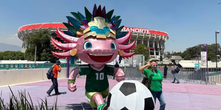 ‘EXPULSA’ FIFA AJOLOTE DE CLARA BRUGADA; ORDENA RETIRAR MASCOTA DEL GOBIERNO DE CDMX DE LAS INMEDIACIONES DEL ESTADIO AZTECA 1 ‘EXPULSA’ FIFA AJOLOTE DE CLARA BRUGADA; ORDENA RETIRAR MASCOTA DEL GOBIERNO DE CDMX DE LAS INMEDIACIONES DEL ESTADIO AZTECA