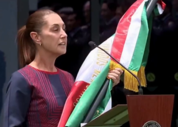 ABANDERA SHEINBAUM A LA SELECCIÓN MEXICANA; ENCOMIENDA LA BANDERA AL PATRIOTISMO DE LOS JUGADORES