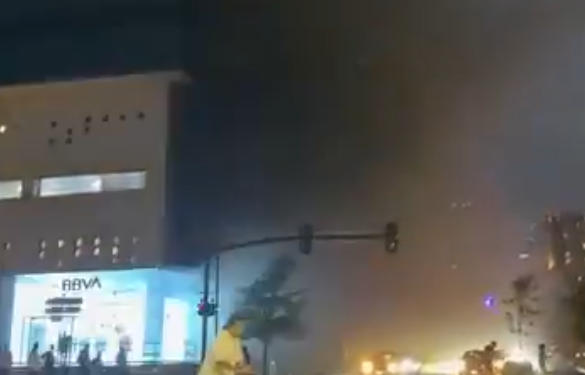 EVACÚAN A MÁS DE 700 PERSONAS POR CONATO DE INCENDIO EN PABELLÓN M 1 EVACÚAN A MÁS DE 700 PERSONAS POR CONATO DE INCENDIO EN PABELLÓN M