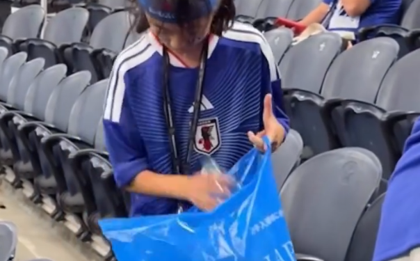 O-SOJI: LA TRADICIÓN CULTURAL POR LA QUE LOS JAPONESES LIMPIAN LOS ESTADIOS TRAS CADA PARTIDO 1 O-SOJI: LA TRADICIÓN CULTURAL POR LA QUE LOS JAPONESES LIMPIAN LOS ESTADIOS TRAS CADA PARTIDO