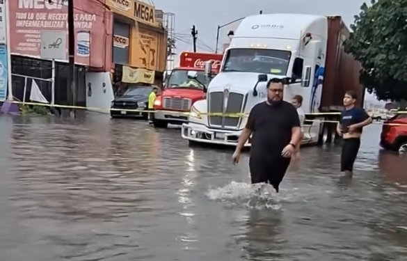 EXHIBEN LLUVIAS ABANDONO EN PLUVIALES Y SERVICIOS PÚBLICOS; COLAPSAN VIALIDADES EN MONTERREY Y EN SAN NICOLÁS. AVENIDA LOS ÁNGELES SIGUE INUNDADA UN DÍA DESPUÉS 1 EXHIBEN LLUVIAS ABANDONO EN PLUVIALES Y SERVICIOS PÚBLICOS; COLAPSAN VIALIDADES EN MONTERREY Y EN SAN NICOLÁS. AVENIDA LOS ÁNGELES SIGUE INUNDADA UN DÍA DESPUÉS