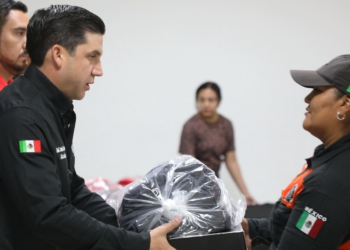 ENTREGA RAÚL CANTÚ UNIFORMES A POLICÍAS Y ELEMENTOS DE PROTECCIÓN CIVIL
