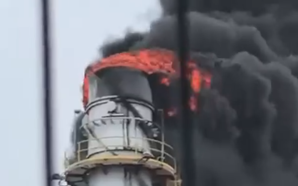 FALLA EN DOS BOCAS OBLIGA A DESALOJAR LA REFINERÍA