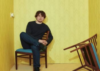 DE LA COCINA A LAS TAQUILLAS DE CINE: EL CREADOR DE “BACKROOMS” HACE HISTORIA EN HOLLYWOOD A LOS 20 AÑOS