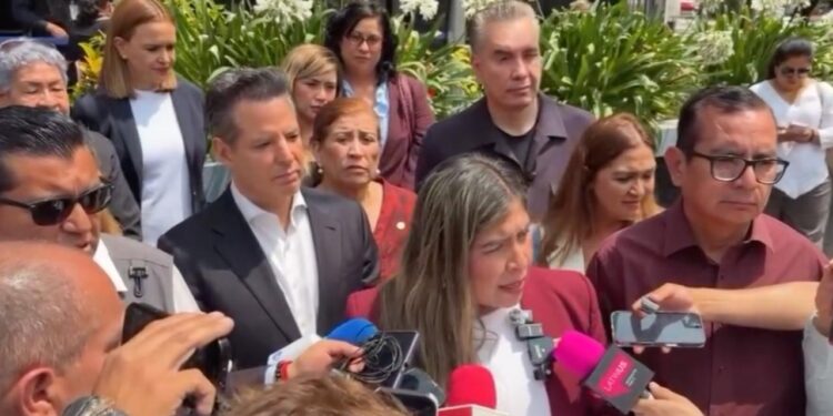 DENUNCIA MORENA A ADRIÁN ANTE FGR POR CASO NEXT ENERGY; PIDEN INVESTIGAR CONTRATO FRAUDULENTO POR 7 MIL 300 MILLONES DE PESOS 1 DENUNCIA MORENA A ADRIÁN ANTE FGR POR CASO NEXT ENERGY; PIDEN INVESTIGAR CONTRATO FRAUDULENTO POR 7 MIL 300 MILLONES DE PESOS