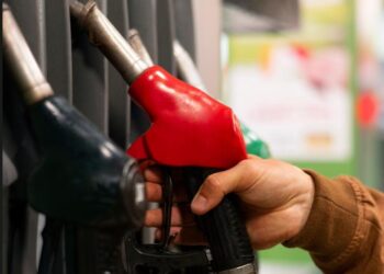 AJUSTE EN LAS BOMBAS: HACIENDA ELIMINA EL SUBSIDIO A LA GASOLINA PREMIUM Y REDUCE EL APOYO PARA LA MAGNA Y EL DIÉSEL