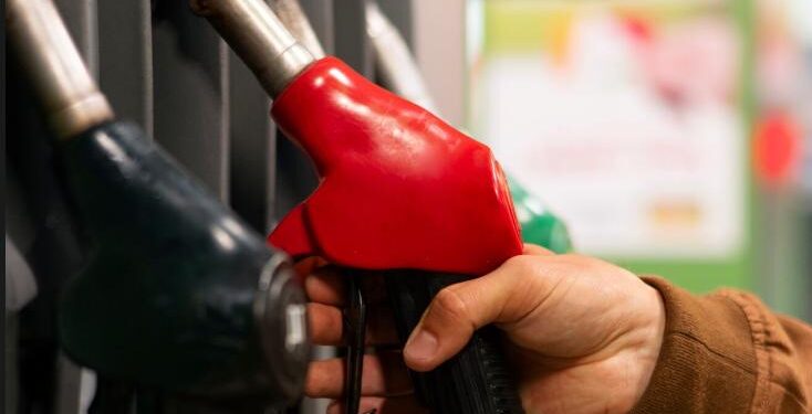 AJUSTE EN LAS BOMBAS: HACIENDA ELIMINA EL SUBSIDIO A LA GASOLINA PREMIUM Y REDUCE EL APOYO PARA LA MAGNA Y EL DIÉSEL