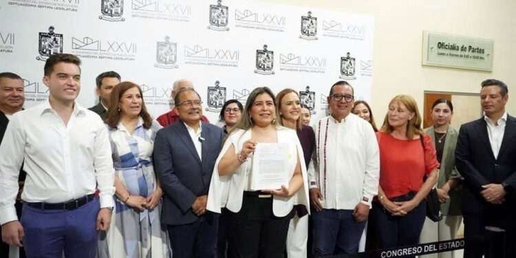 PIDE MORENA JUICIO POLÍTICO CONTRA SAMUEL; ASEGURAN QUE DENUNCIA NO ES EN CALIDAD DE POLÍTICOS, SINO COMO 'CIUDADANOS'. 1 PIDE MORENA JUICIO POLÍTICO CONTRA SAMUEL; ASEGURAN QUE DENUNCIA NO ES EN CALIDAD DE POLÍTICOS, SINO COMO ‘CIUDADANOS’.