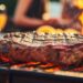 QUÍMICA EN EL ASADOR: ADVIERTEN QUE CARBONIZAR LA CARNE PRODUCE TOXINAS QUE DAÑAN LA FUNCIÓN RENAL Y CELULAR