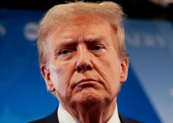 TENSIÓN MÁXIMA EN MEDIO ORIENTE: TRUMP PROMETE RESPUESTA TRAS EL DERRIBO DE UN HELICÓPTERO APACHE EN EL ESTRECHO DE ORMUZ