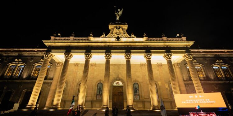 ENCIENDEN NUEVA ILUMINACIÓN ARQUITECTÓNICA DE PALACIO DE GOBIERNO; ENTREGAN RESTAURACIÓN DE LA VICTORIA ALADA 1 ENCIENDEN NUEVA ILUMINACIÓN ARQUITECTÓNICA DE PALACIO DE GOBIERNO; ENTREGAN RESTAURACIÓN DE LA VICTORIA ALADA