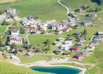 TECHO DEMOGRÁFICO EN EUROPA: SUIZA ACUDE A LAS URNAS PARA VOTAR UN HISTÓRICO LÍMITE CONSTITUCIONAL DE 10 MILLONES DE HABITANTES