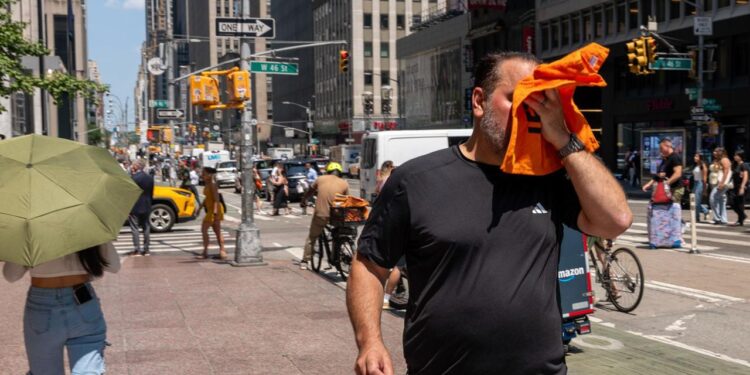 ESTRATEGIA METROPOLITANA EN NUEVA YORK: LA METRÓPOLI SE DECLARA EN ALERTA DE CALOR EXTREMO PREVIO AL ARRANQUE DE LA COPA DEL MUNDO 2026