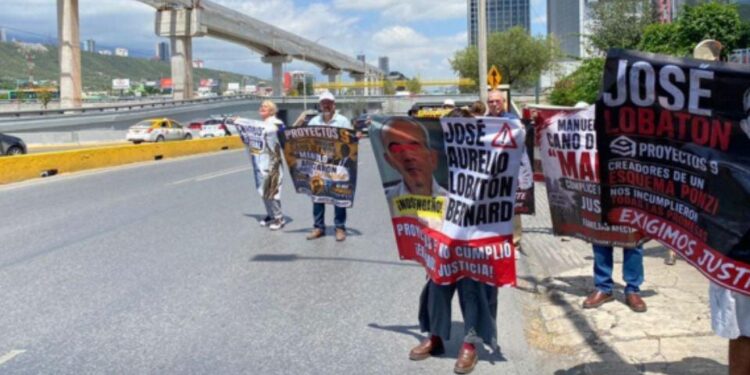 BLOQUEAN CONSTITUCIÓN AFECTADOS POR PROYECTOS 9; EXIGEN JUSTICIA POR PRESUNTO FRAUDE INMOBILIARIO 1 BLOQUEAN CONSTITUCIÓN AFECTADOS POR PROYECTOS 9; EXIGEN JUSTICIA POR PRESUNTO FRAUDE INMOBILIARIO