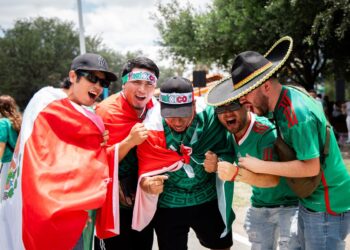 LLEGA A FUNDIDORA PASIÓN MUNDIALISTA; ACUDEN MILES A VER TRIUNFO DE MÉXICO SOBRE SUDÁFRICA EN LA INAUGURACIÓN DE LA COPA DEL MUNDO