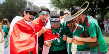 LLEGA A FUNDIDORA PASIÓN MUNDIALISTA; ACUDEN MILES A VER TRIUNFO DE MÉXICO SOBRE SUDÁFRICA EN LA INAUGURACIÓN DE LA COPA DEL MUNDO