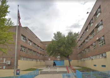 TRAGEDIA EN LAS AULAS DE NUEVA YORK: INVESTIGAN LA MUERTE DE UN ESTUDIANTE DE 15 AÑOS ASOCIADA A UN PELIGROSO RETO DE ASFIXIA EN REDES SOCIALES