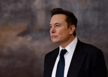 HITO FINANCIERO TRASCENDENTAL: ELON MUSK SE CONVIERTE EN EL PRIMER BILLONARIO DE LA HISTORIA TRAS LA SALIDA A BOLSA DE SPACEX