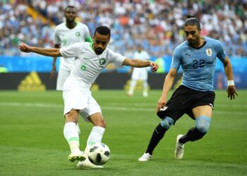 MAXI ARAÚJO SALVA A URUGUAY DE UNA DEBACLE ANTE UNA ARABIA SAUDITA QUE ROZÓ EL MILAGRO MUNDIALISTA