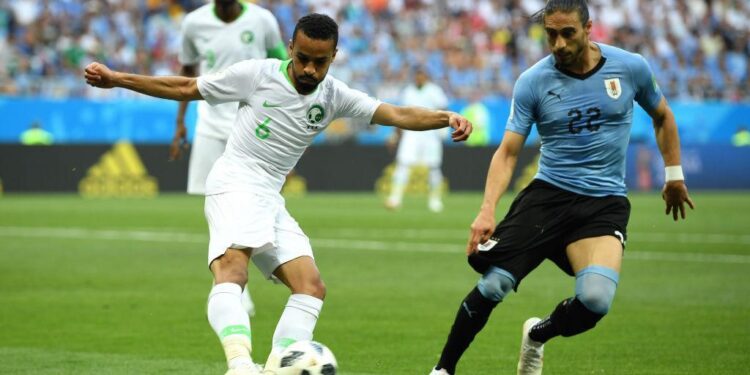 MAXI ARAÚJO SALVA A URUGUAY DE UNA DEBACLE ANTE UNA ARABIA SAUDITA QUE ROZÓ EL MILAGRO MUNDIALISTA