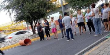 BLOQUEAN CALLES POR FALTA DE LUZ; ACUMULAN HASTA 3 DÍAS SIN SERVICIO POR FALLAS DE LA CFE