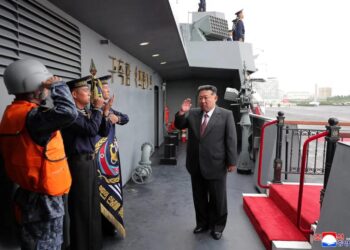 KIM JONG UN ACELERA LA NUCLEARIZACIÓN TÁCTICA DE LA MARINA NORCOREANA CON EL DESPLIEGUE DEL DESTRUCTOR CHOE HYON