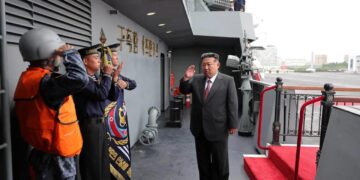 KIM JONG UN ACELERA LA NUCLEARIZACIÓN TÁCTICA DE LA MARINA NORCOREANA CON EL DESPLIEGUE DEL DESTRUCTOR CHOE HYON 2 KIM JONG UN ACELERA LA NUCLEARIZACIÓN TÁCTICA DE LA MARINA NORCOREANA CON EL DESPLIEGUE DEL DESTRUCTOR CHOE HYON