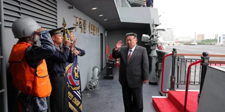 KIM JONG UN ACELERA LA NUCLEARIZACIÓN TÁCTICA DE LA MARINA NORCOREANA CON EL DESPLIEGUE DEL DESTRUCTOR CHOE HYON 1 KIM JONG UN ACELERA LA NUCLEARIZACIÓN TÁCTICA DE LA MARINA NORCOREANA CON EL DESPLIEGUE DEL DESTRUCTOR CHOE HYON
