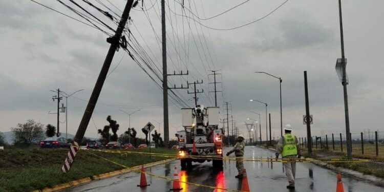 RED VIEJA Y SATURADA DE CFE PROVOCA APAGONES EN NUEVO LEÓN; SE AGRAVAN CORTES DE ENERGÍA POR FALTA DE INFRAESTRUCTURA 1 RED VIEJA Y SATURADA DE CFE PROVOCA APAGONES EN NUEVO LEÓN; SE AGRAVAN CORTES DE ENERGÍA POR FALTA DE INFRAESTRUCTURA