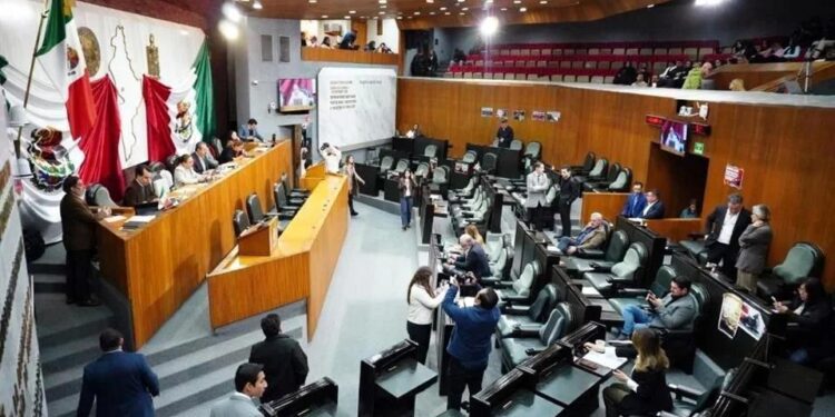 VA CONGRESO POR REDUCCIÓN DE EDAD PARA SER GOBERNADOR; BAJARÍA DE 30 A 28 AÑOS Y DE 21 A 18 PARA ALCALDES, DIPUTADOS Y REGIDORES