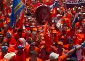 INVADE MAREA NARANJA A MONTERREY; MÁS DE 10 MIL HOLANDESES Y AFICIONADOS ASISTEN AL ORANGE FAN WALK