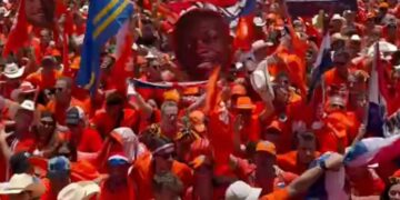 INVADE MAREA NARANJA A MONTERREY; MÁS DE 10 MIL HOLANDESES Y AFICIONADOS ASISTEN AL ORANGE FAN WALK