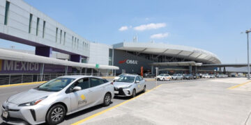 DARÁN UBER Y DIDI SERVICIO A VIAJEROS DEL AEROPUERTO; HABILITARÁ ESTADO BAHÍA CERCA DE LA TERMINAL AÉREA