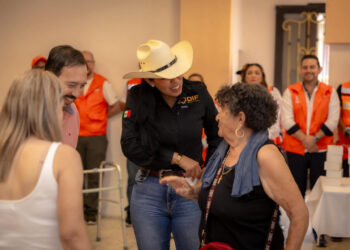 LLEVA DIF NL SERVICIOS Y BRIGADAS A MINA, ABASOLO Y EL CARMEN; REALIZA ALE MORALES GIRA POR ZONA PERIFÉRICA