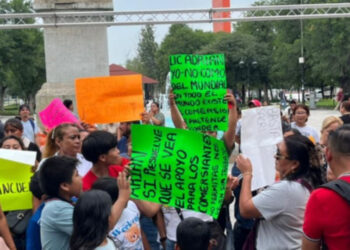 PROTESTAN PUESTEROS CONTRA ADRIÁN EN PALACIO MUNICIPAL; ASEGURAN HABER PAGADO POR PERMISOS Y DENUNCIAN AMENAZAS PARA NO INSTALARSE DURANTE EL MUNDIAL DE FÚTBOL