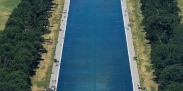 ESCÁNDALO EN EL NATIONAL MALL: EXATLETA OLÍMPICO ES ACUSADO DE VANDALISMO GRAVE EN EL ESTANQUE DEL MONUMENTO A LINCOLN 1 ESCÁNDALO EN EL NATIONAL MALL: EXATLETA OLÍMPICO ES ACUSADO DE VANDALISMO GRAVE EN EL ESTANQUE DEL MONUMENTO A LINCOLN