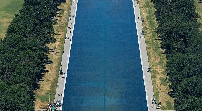ESCÁNDALO EN EL NATIONAL MALL: EXATLETA OLÍMPICO ES ACUSADO DE VANDALISMO GRAVE EN EL ESTANQUE DEL MONUMENTO A LINCOLN 1 ESCÁNDALO EN EL NATIONAL MALL: EXATLETA OLÍMPICO ES ACUSADO DE VANDALISMO GRAVE EN EL ESTANQUE DEL MONUMENTO A LINCOLN