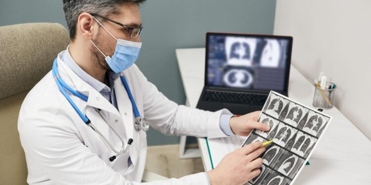 ALERTA SANITARIA INTERNACIONAL: ESPECIALISTAS NOTIFICAN UN INCREMENTO SIGNIFICATIVO DE CASOS DE CÁNCER DE PULMÓN EN PERSONAS SIN ANTECEDENTES DE TABAQUISMO 1 ALERTA SANITARIA INTERNACIONAL: ESPECIALISTAS NOTIFICAN UN INCREMENTO SIGNIFICATIVO DE CASOS DE CÁNCER DE PULMÓN EN PERSONAS SIN ANTECEDENTES DE TABAQUISMO