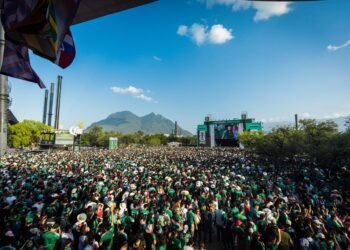 ABARROTAN FAN FESTIVAL POR JUEGO DE MÉXICO VS ECUADOR; PIDEN SEGUIR EL JUEGO DESDE LA MACROPLAZA