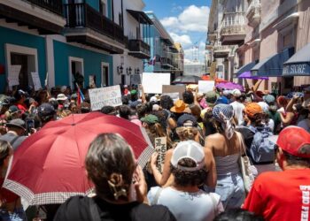 MASIVA JORNADA DE PROTESTAS EN SAN JUAN EXIGE LA DISOLUCIÓN DE LA JUNTA DE CONTROL FISCAL EN PUERTO RICO