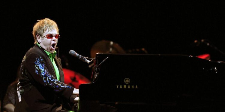 LEYENDA BRITÁNICA EN NEGOCIACIONES: ELTON JOHN PODRÍA REGRESAR A MÉXICO CON UN EMOTIVO CONCIERTO DE DESPEDIDA 1 LEYENDA BRITÁNICA EN NEGOCIACIONES: ELTON JOHN PODRÍA REGRESAR A MÉXICO CON UN EMOTIVO CONCIERTO DE DESPEDIDA