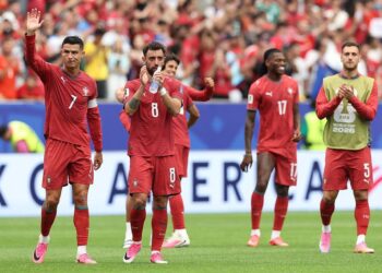 TRIBUTO MEMORIAL EN LA COPA DEL MUNDO: CRISTIANO RONALDO RINDE HOMENAJE A DIOGO JOTA TRAS AVANZAR A OCTAVOS DE FINAL