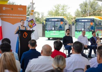 ENTREGAN SAMUEL Y MARIANA 100 NUEVOS CAMIONES; DESTACA GOBERNADOR TRANSPORTE DURANTE EL MUNDIAL