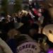LLEVAN MEXICANOS “SERENATA” A INGLATERRA ANTES DEL DUELO ANTE EL TRI