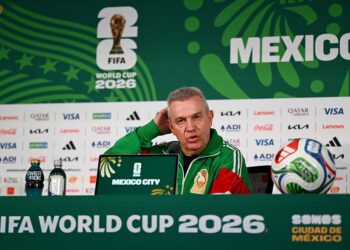 CONFERENCIA DE PRENSA EN EL ESTADIO AZTECA: JAVIER AGUIRRE EXIME DE RESPONSABILIDAD A GILBERTO MORA TRAS ELIMINACIÓN ANTE INGLATERRA