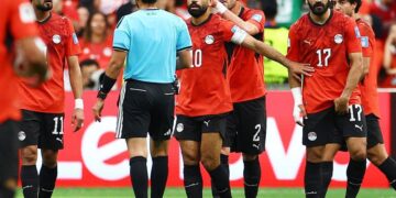 DRAMATISMO EN LOS MINUTOS FINALES: EL VAR ANULA EL EMPATE DE EGIPTO Y ARGENTINA AVANZA CON POLÉMICA A CUARTOS DE FINAL 2 DRAMATISMO EN LOS MINUTOS FINALES: EL VAR ANULA EL EMPATE DE EGIPTO Y ARGENTINA AVANZA CON POLÉMICA A CUARTOS DE FINAL