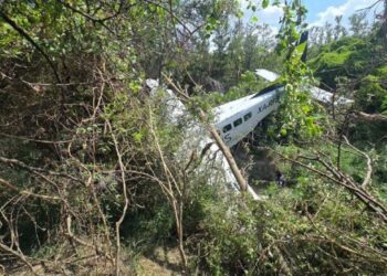 CAE AERONAVE DE AERUS EN PESQUERÍA; RESCATAN A TRES TRIPULANTES; VUELO SALIÓ DE PIEDRAS NEGRAS CON DESTINO A MONTERREY
