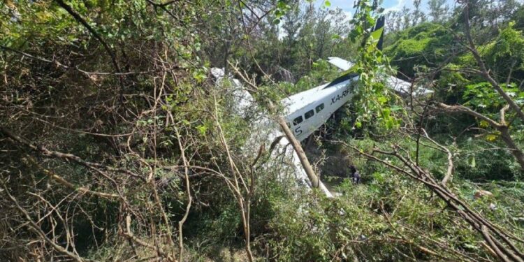 CAE AERONAVE DE AERUS EN PESQUERÍA; RESCATAN A TRES TRIPULANTES; VUELO SALIÓ DE PIEDRAS NEGRAS CON DESTINO A MONTERREY 1 CAE AERONAVE DE AERUS EN PESQUERÍA; RESCATAN A TRES TRIPULANTES; VUELO SALIÓ DE PIEDRAS NEGRAS CON DESTINO A MONTERREY