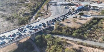 ABSORBE COLOMBIA TRÁFICO COMERCIAL DE NUEVO LAREDO; CIERRAN PUENTE III POR CRECIENTE DEL BRAVO. 2 ABSORBE COLOMBIA TRÁFICO COMERCIAL DE NUEVO LAREDO; CIERRAN PUENTE III POR CRECIENTE DEL BRAVO.