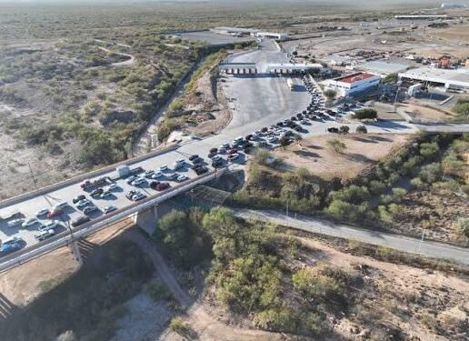 ABSORBE COLOMBIA TRÁFICO COMERCIAL DE NUEVO LAREDO; CIERRAN PUENTE III POR CRECIENTE DEL BRAVO. 1 ABSORBE COLOMBIA TRÁFICO COMERCIAL DE NUEVO LAREDO; CIERRAN PUENTE III POR CRECIENTE DEL BRAVO.